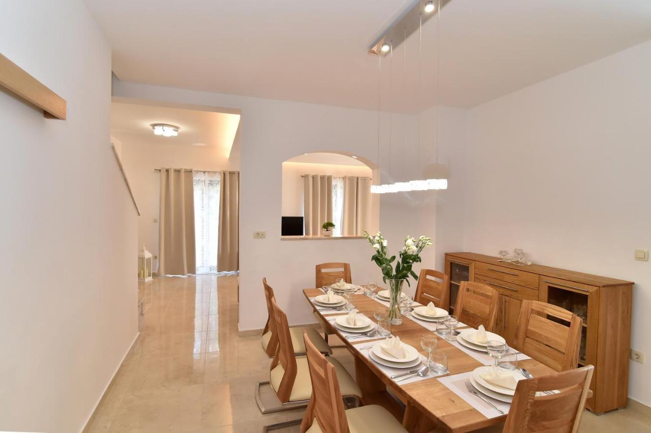 Villa Muskatel Brzac Exteriör bild
