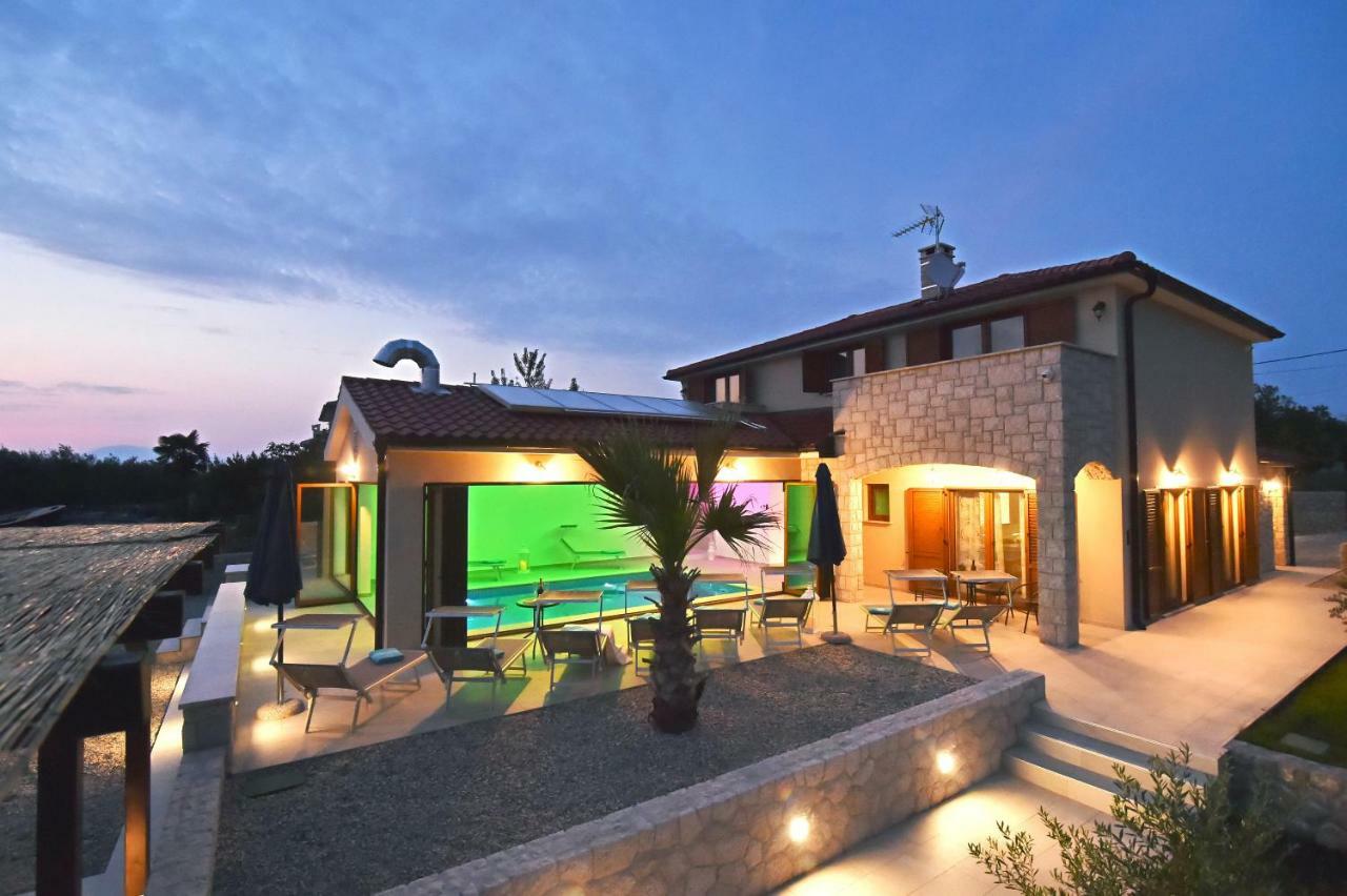 Villa Muskatel Brzac Exteriör bild